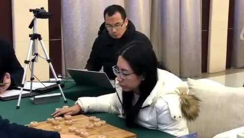 2016年象棋比赛视频，让你看到女棋手的超强实力